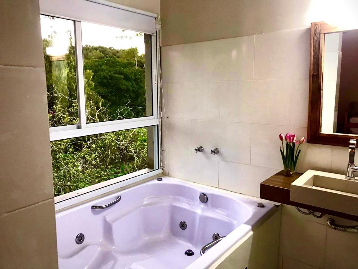 Suíte com Banheira de Hidromassagem